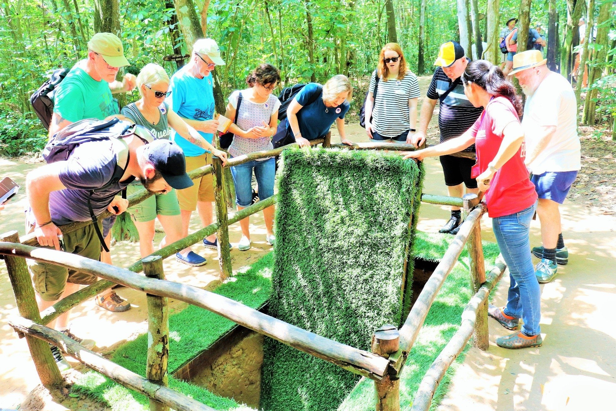 cu chi tunnel vietnam