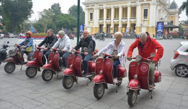 Explore Hanoi by Vespa in 1 Day